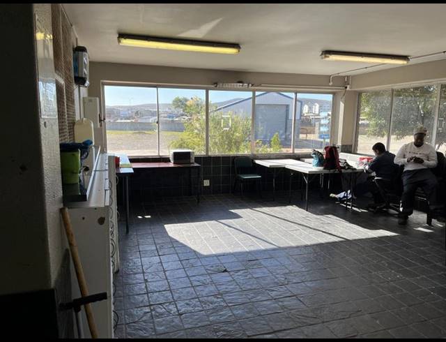 INDUSTRIAL PROPERTY TO RENT IN KILLARNEY GARDENS